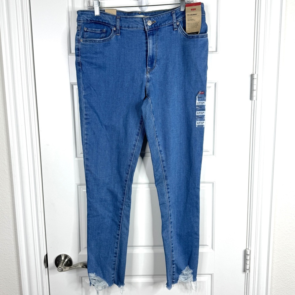 LEVI’S 711 Distressed Hem Jeans NEW Size 32